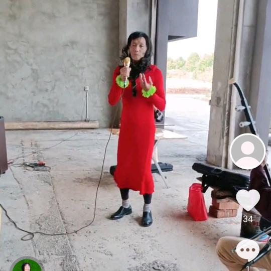 何美女上午9：30分首播
