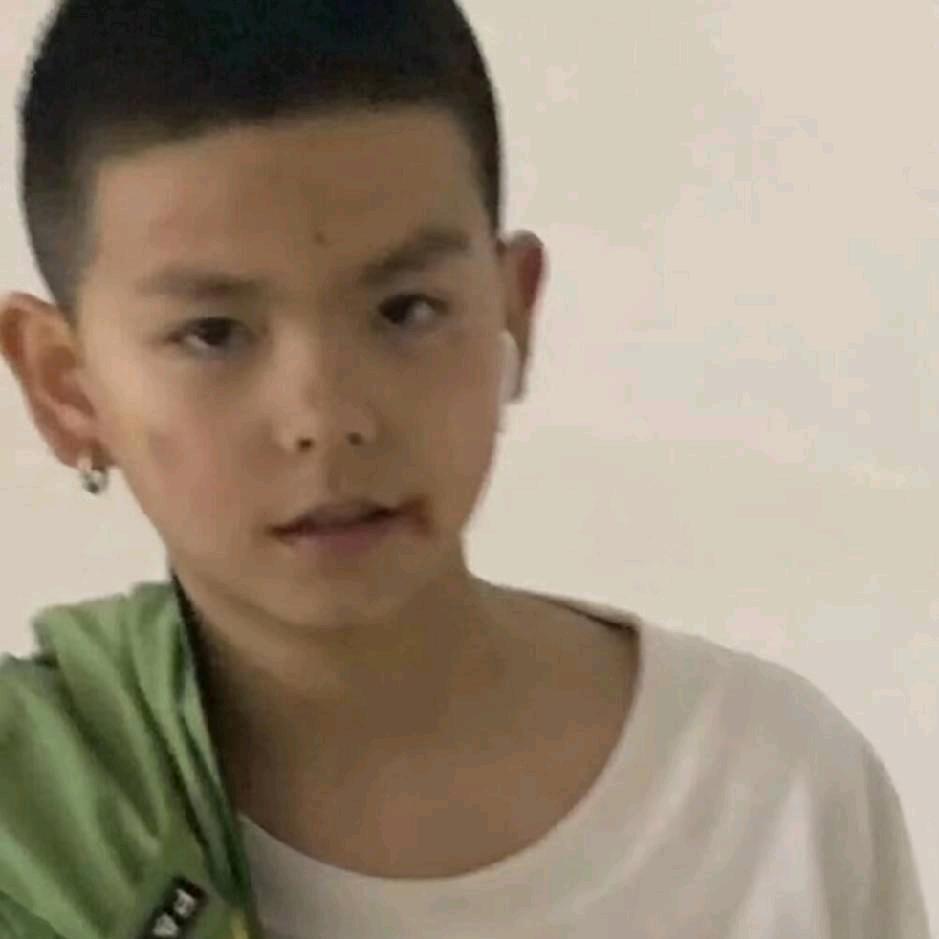 小张同学.(祥伟制衣)