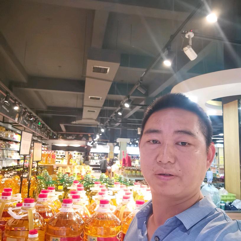 卖粮油的小伙子