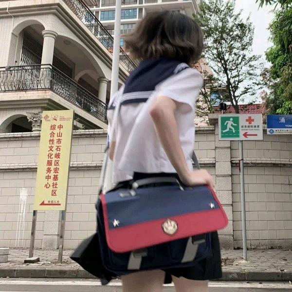 鱼尾的缺口