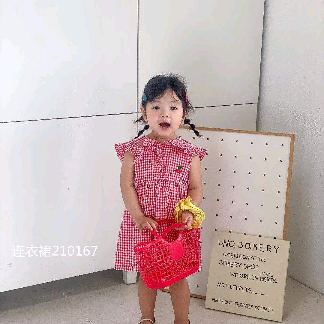 浅灰色的童装店