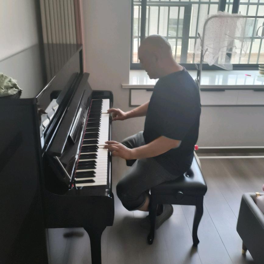 凤阳钢琴专业搬运带调律。