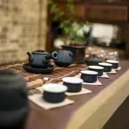 山城夜坐茶舍