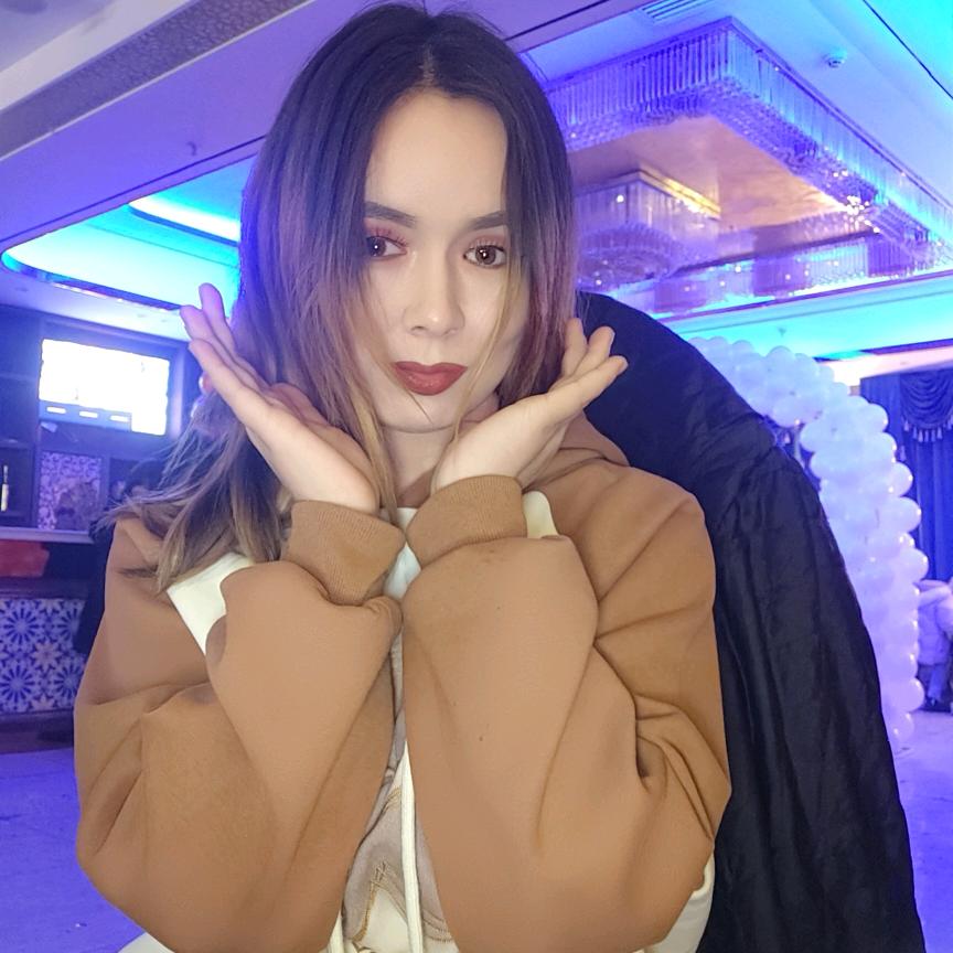 彩蝶花百货店