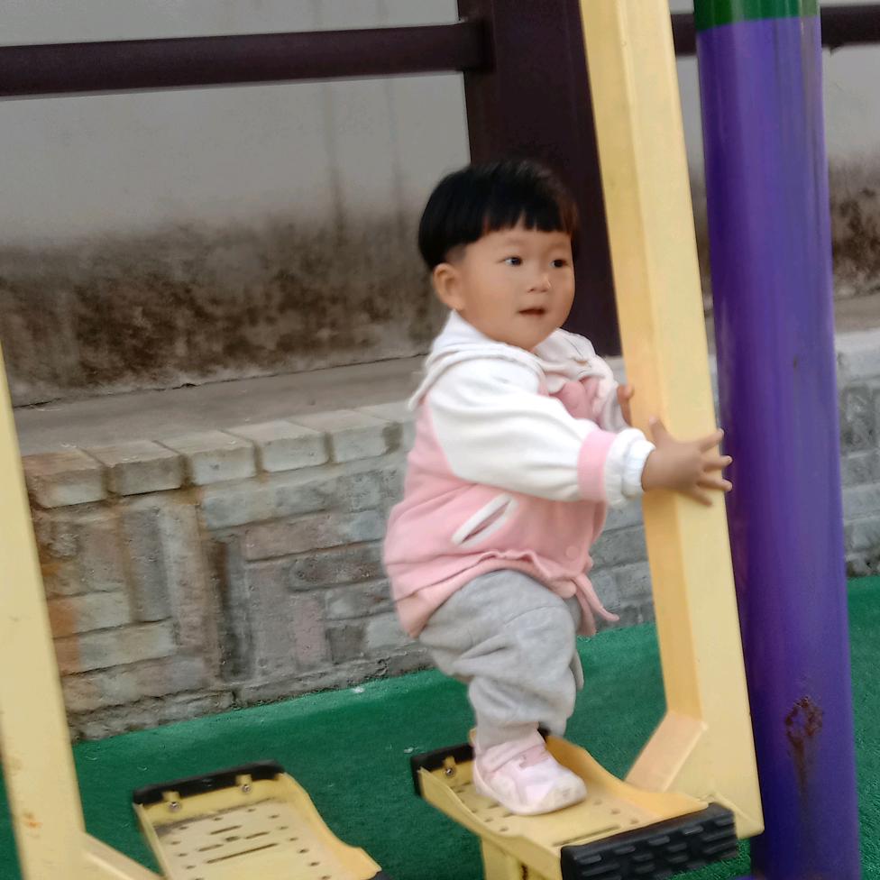 俩个宝贝的奶奶
