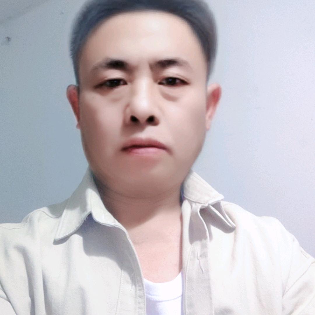 小何
