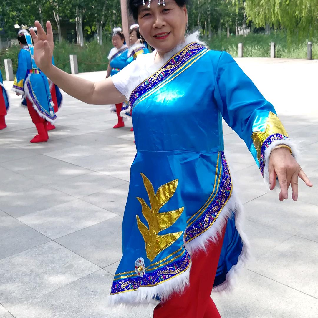 卖萌奶奶