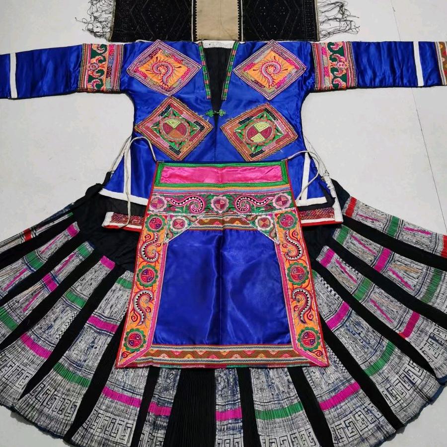 云佳少数民族刺绣店