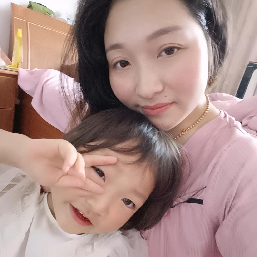 吴雨晓菡（龙凤胎糖糖果果）