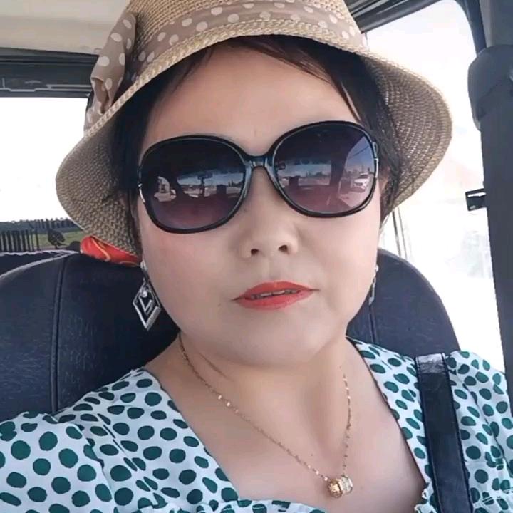 荣荣