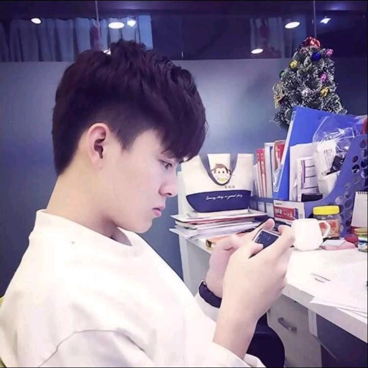 俊⠀