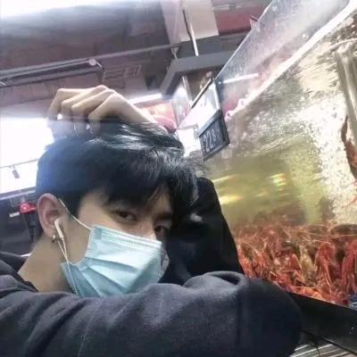 小武，（贴砖带学员）