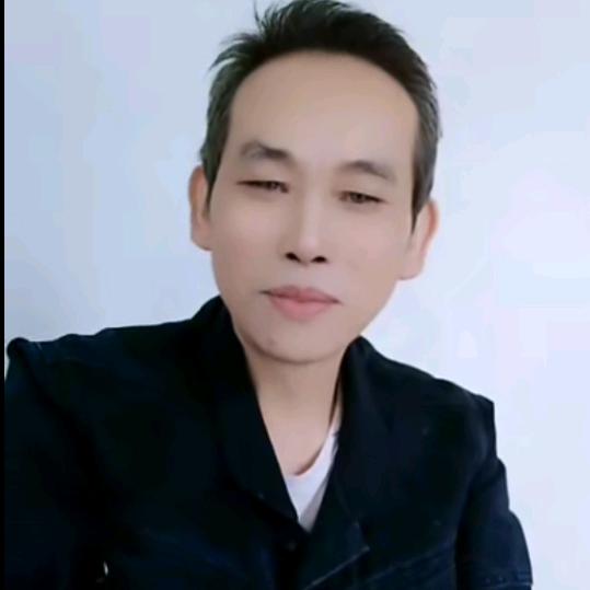 龙哥爱听歌