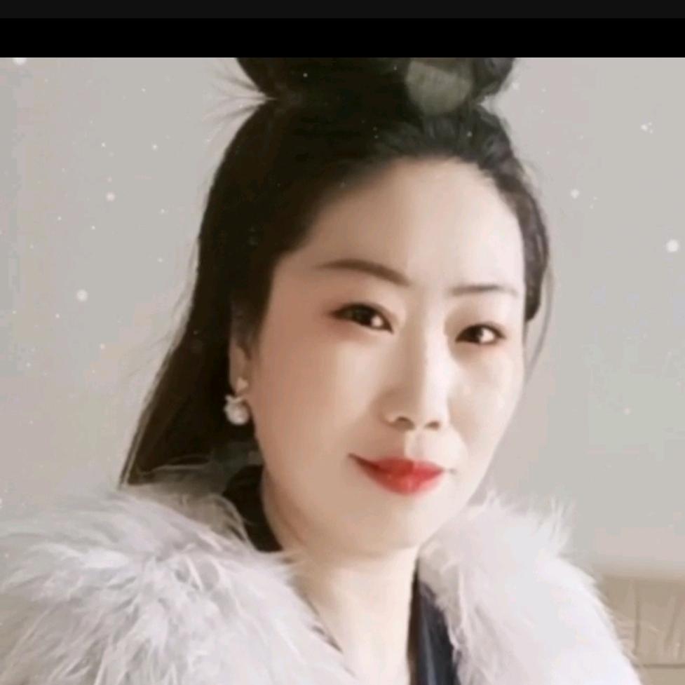 莲姐巜自用在橱窗里》