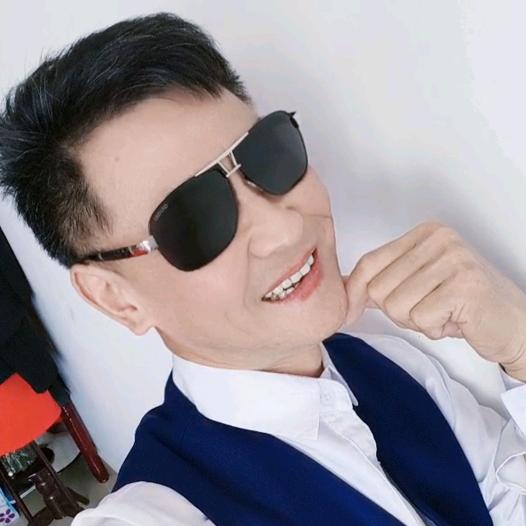 帅气的我新人主播7点30开播