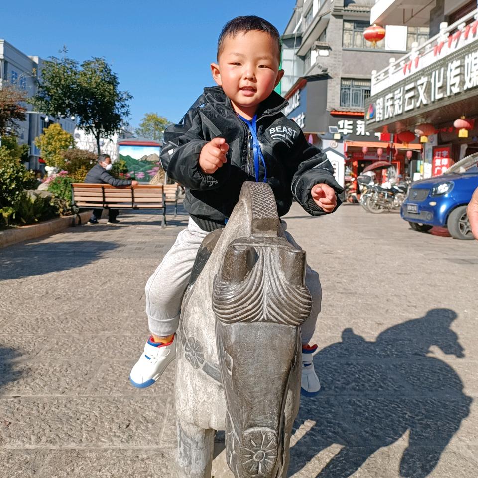 小方DOPI不脱妆粉底液代理