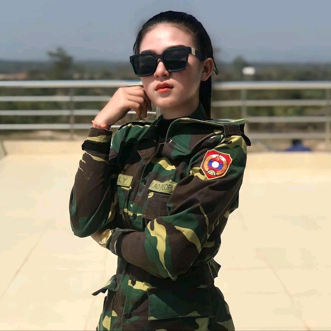 南亚女—艾莎ທະຫານຍິງ