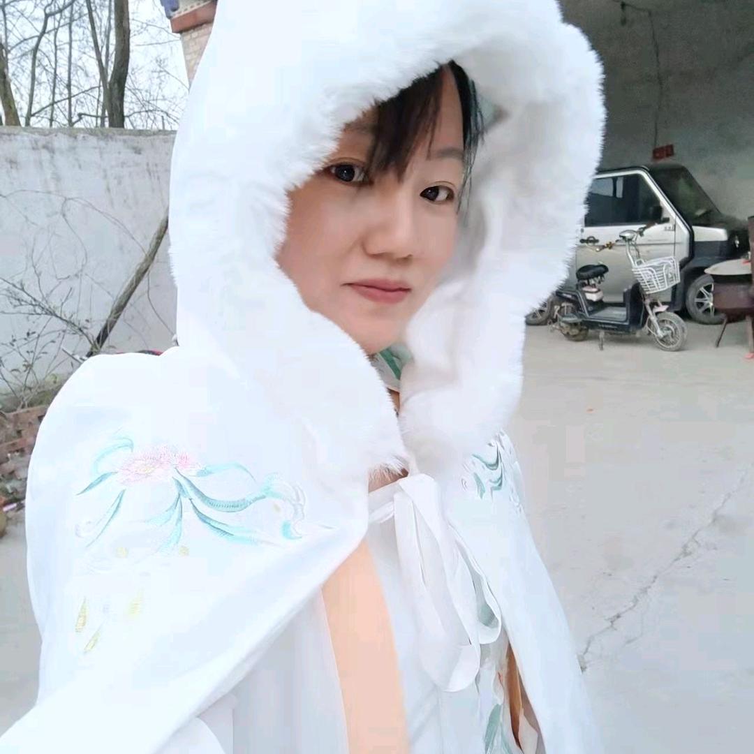 鹊华绣服饰店