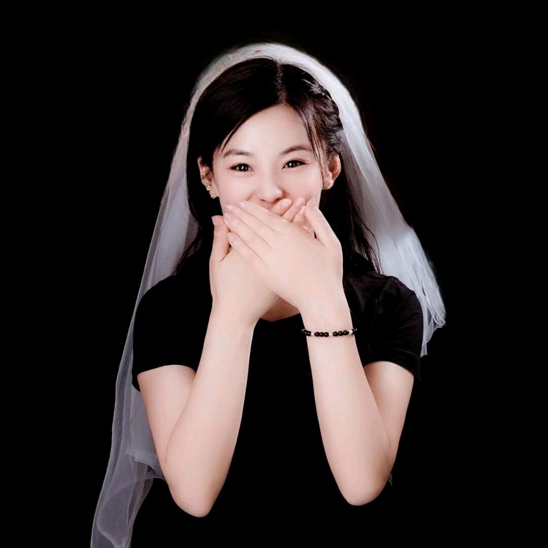 双眼皮的姑娘