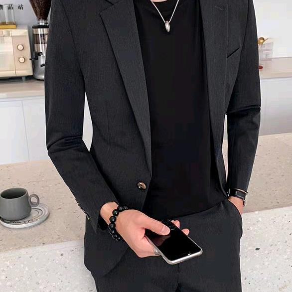 默默的在身后，