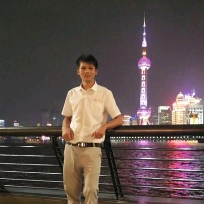 在深圳做雕刻机激光机的小伙子