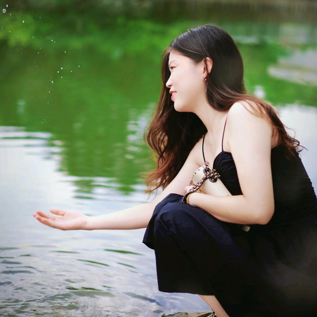 伊麗