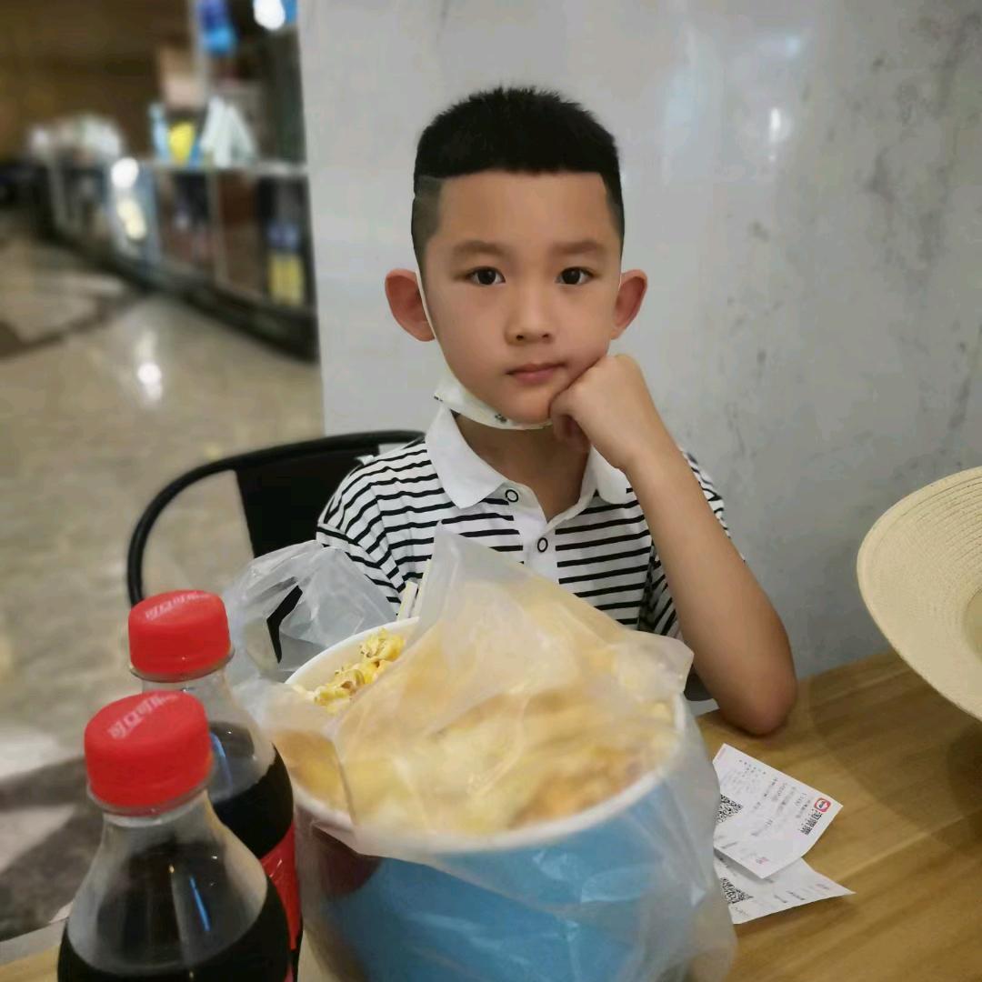 谁见着我都乐意瞅