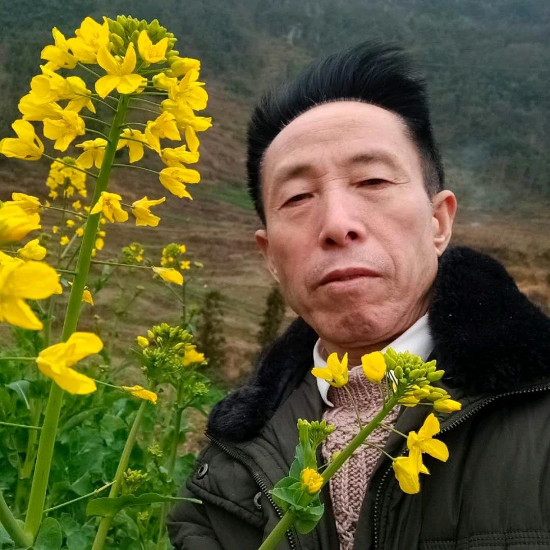 奶奶和孙子在贵州合影
