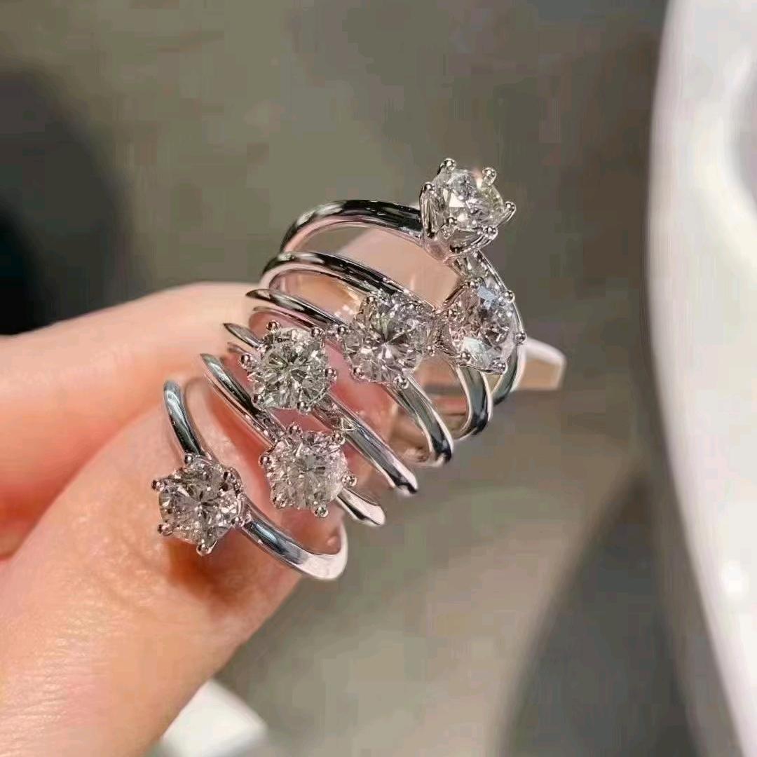 金利福枝枝