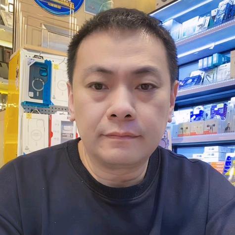 馨阳数码 通化万达负一层超市出口