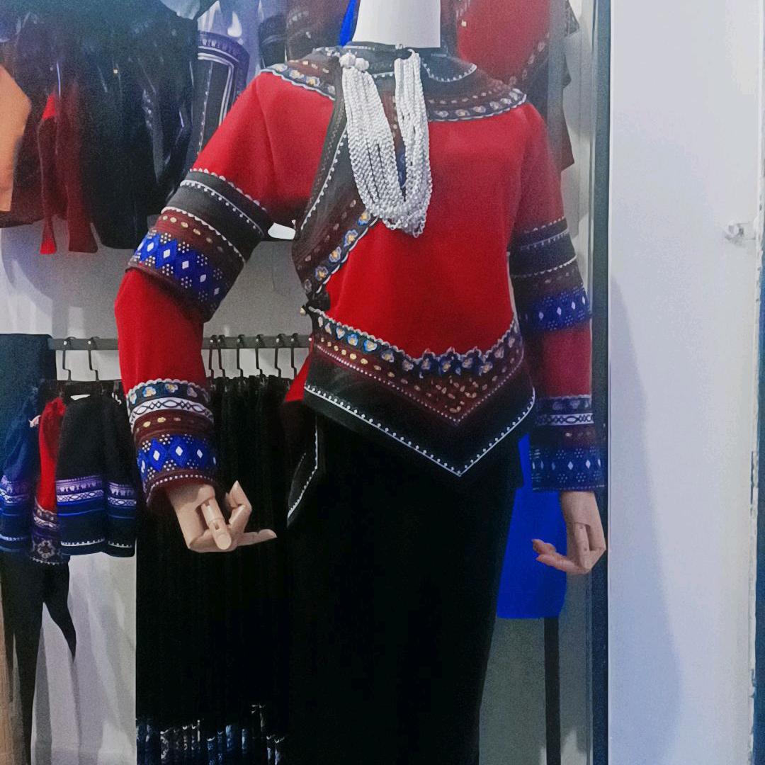 彝见如故