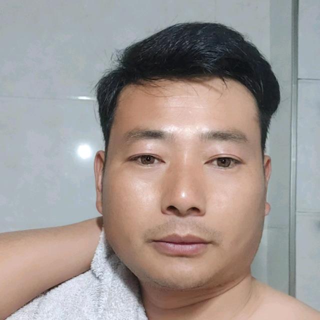 带着两个孩子的爸爸