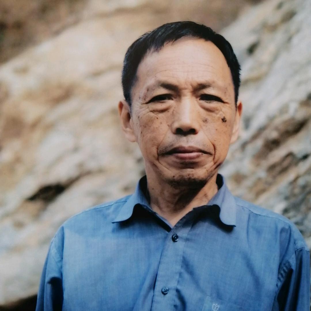 两部史诗卢伟宗