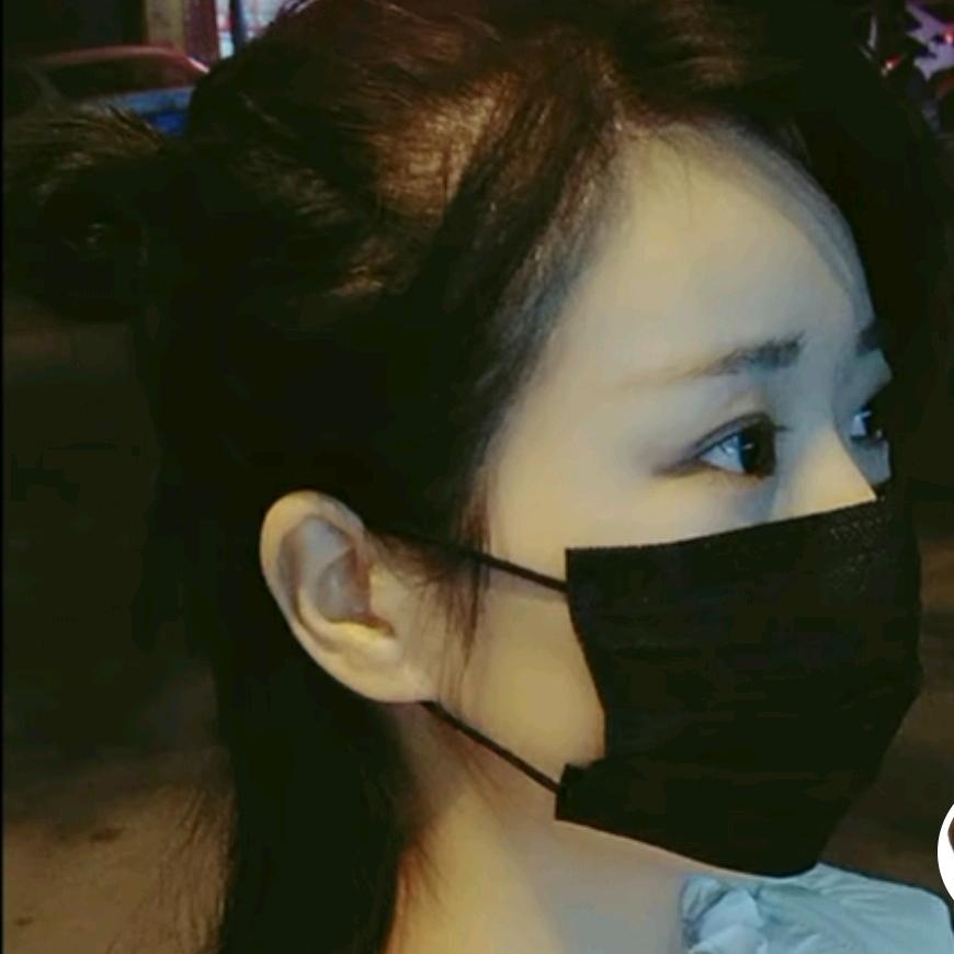 口罩💅女孩