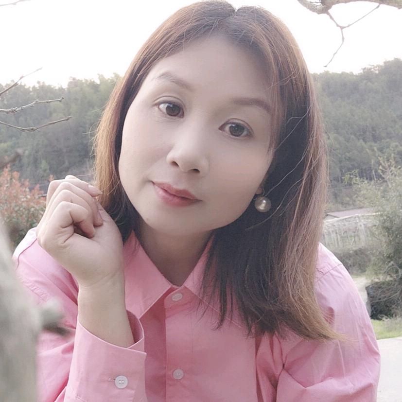 微笑背后的朦胧