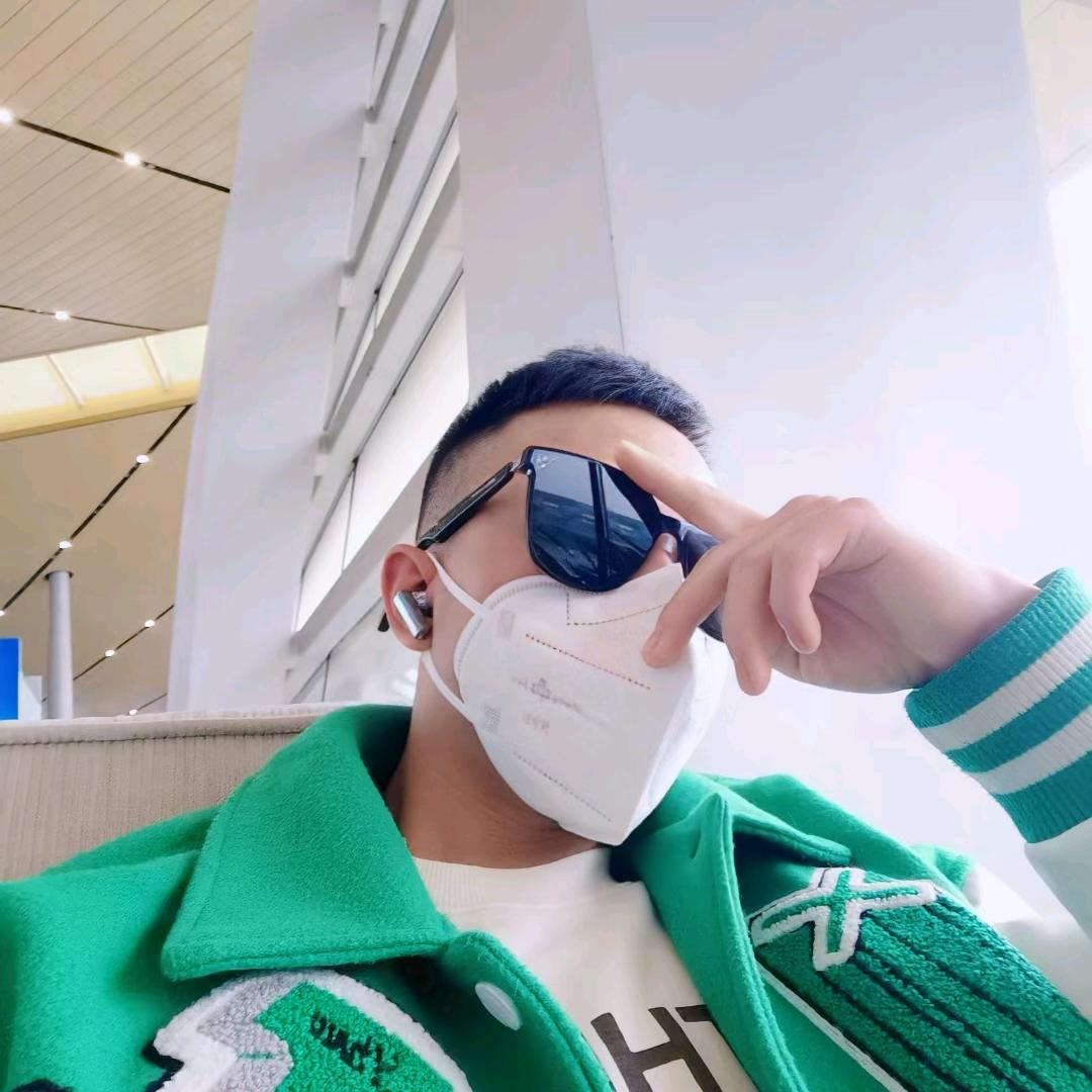 ☞尼克先森☜头像