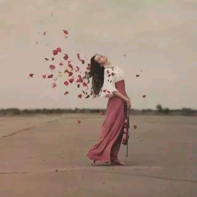 体育中心游泳健身 伍