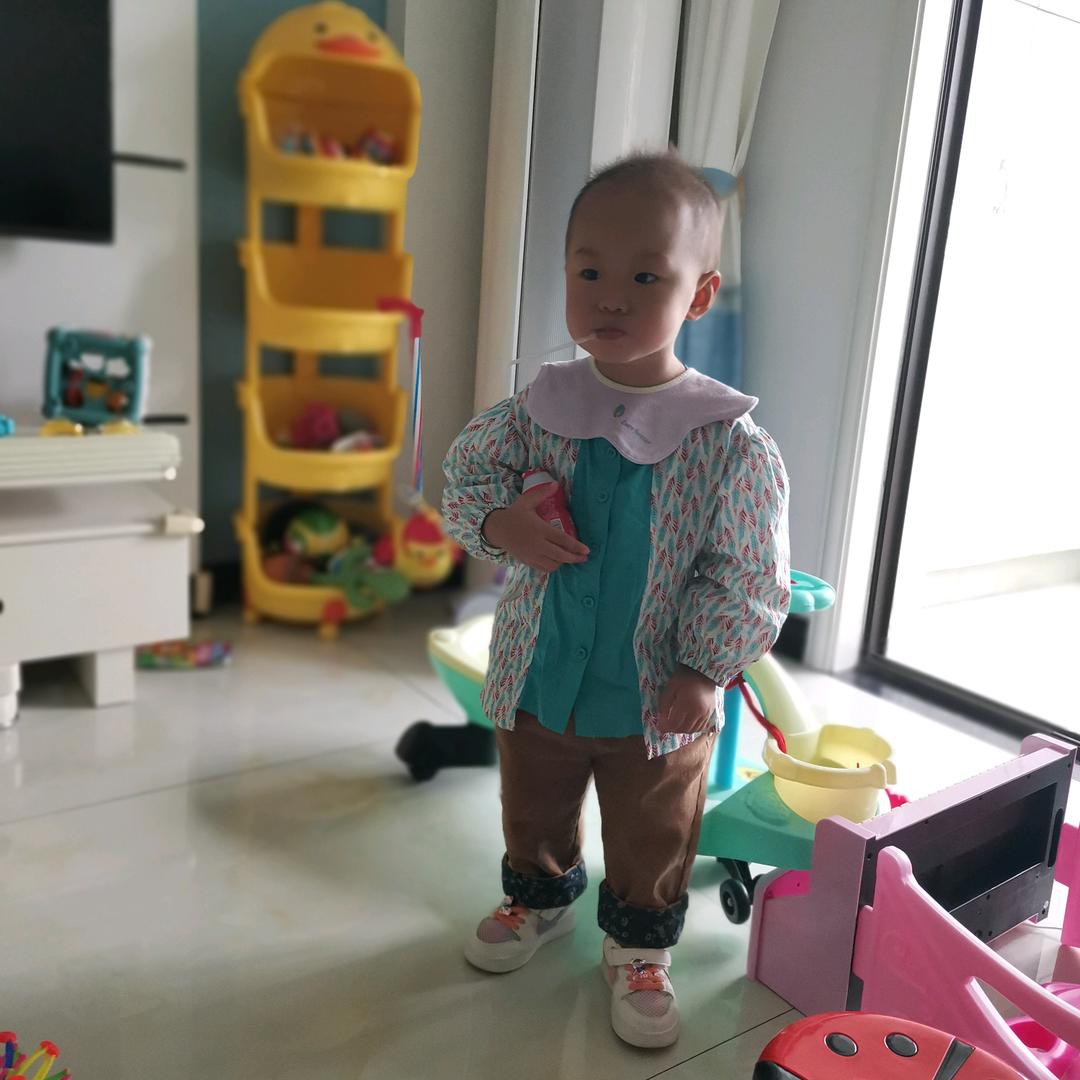 小潘小潘，穷的搬砖