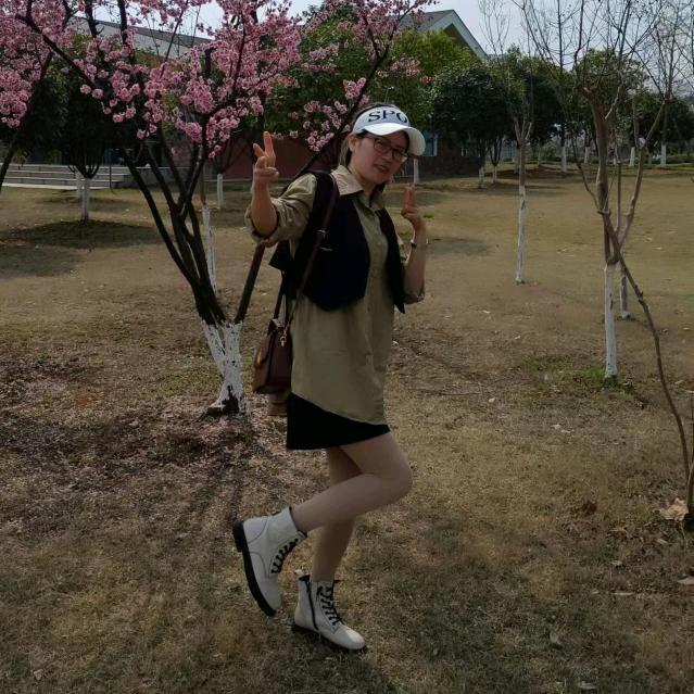 云☁️淡风轻  小红