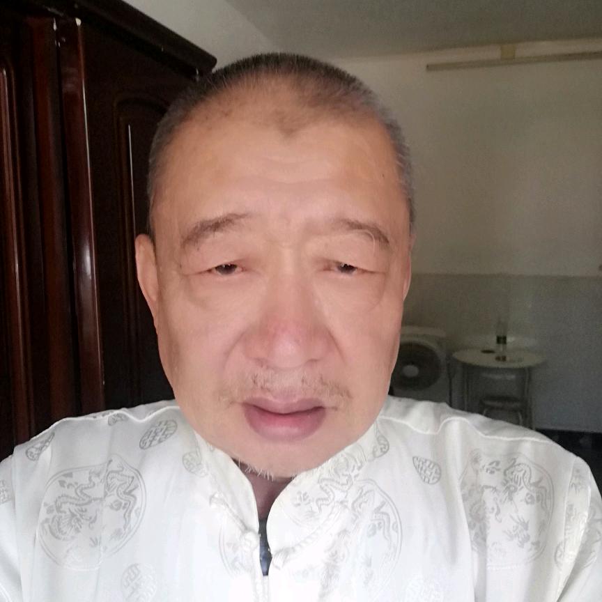 老  万