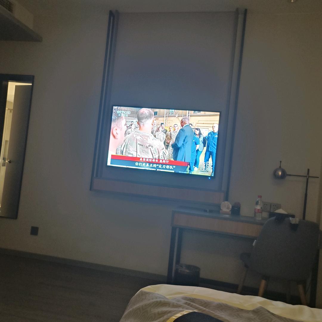 占在坟头上看鬼打架