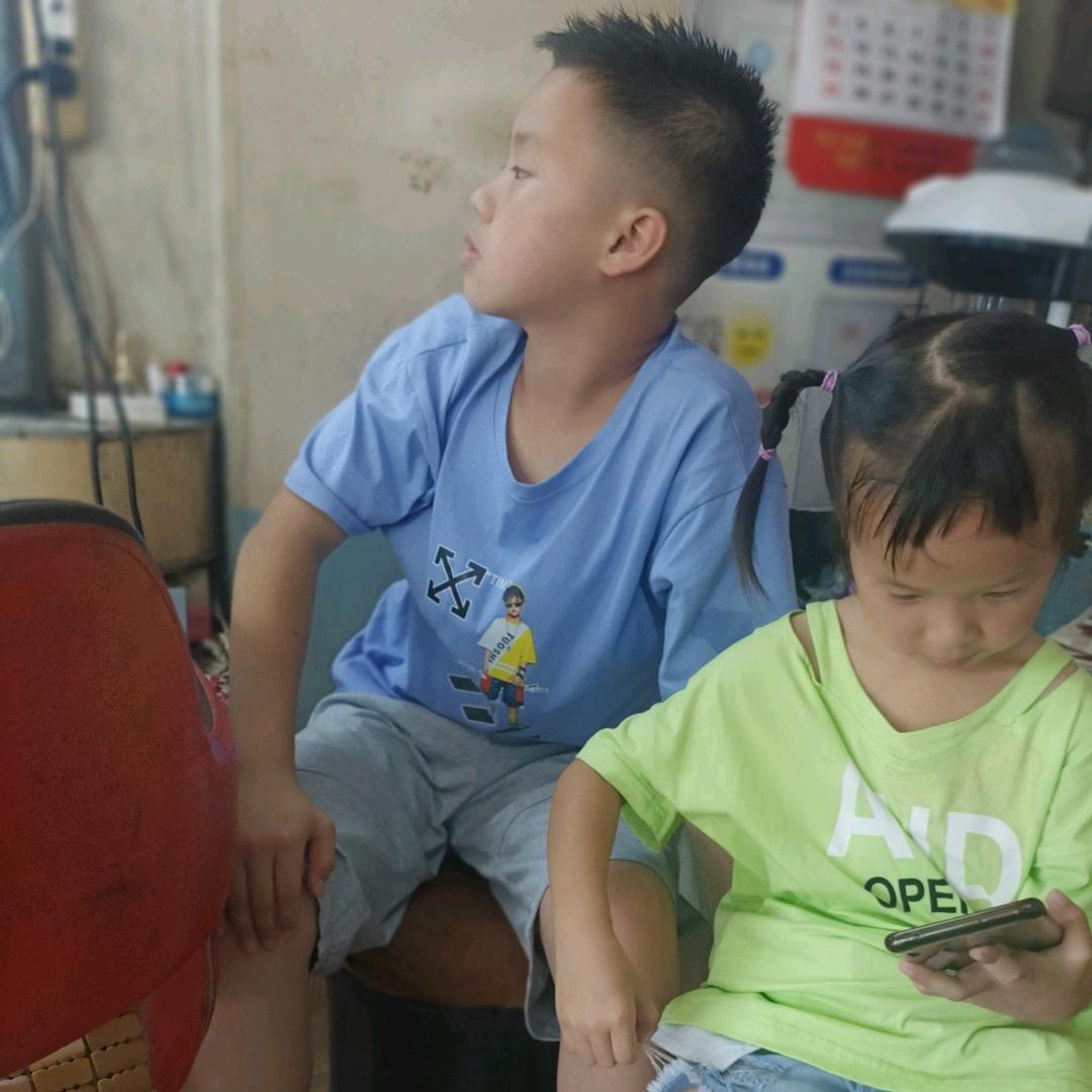 漂亮美媚精品店