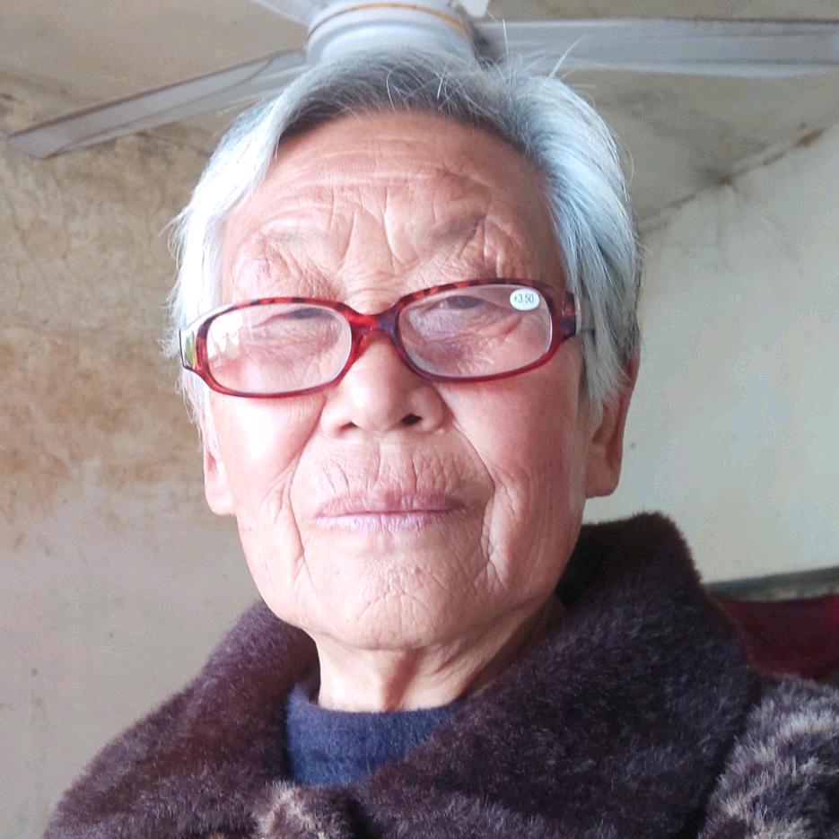 幸福的老太太81岁