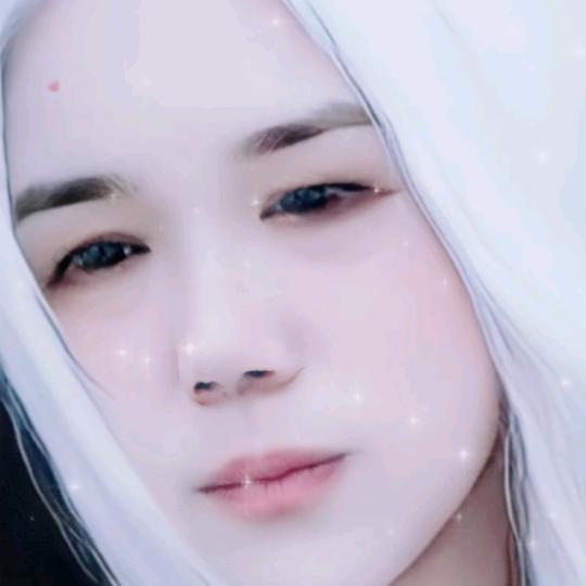 寒梅傲雪。