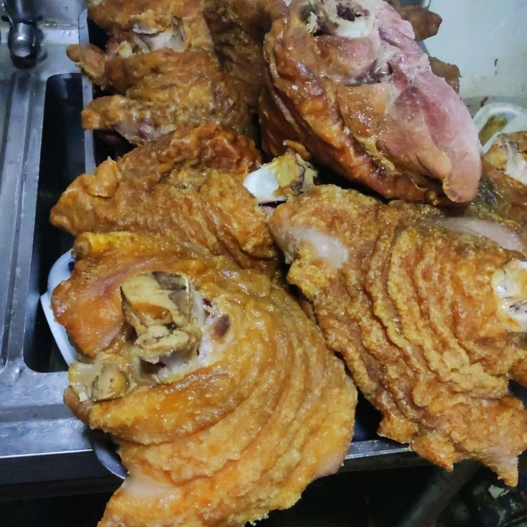 富源特色脆皮酸菜猪脚