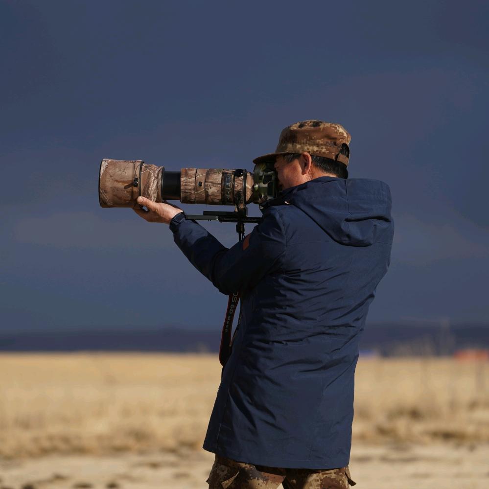 草原上的摄影人