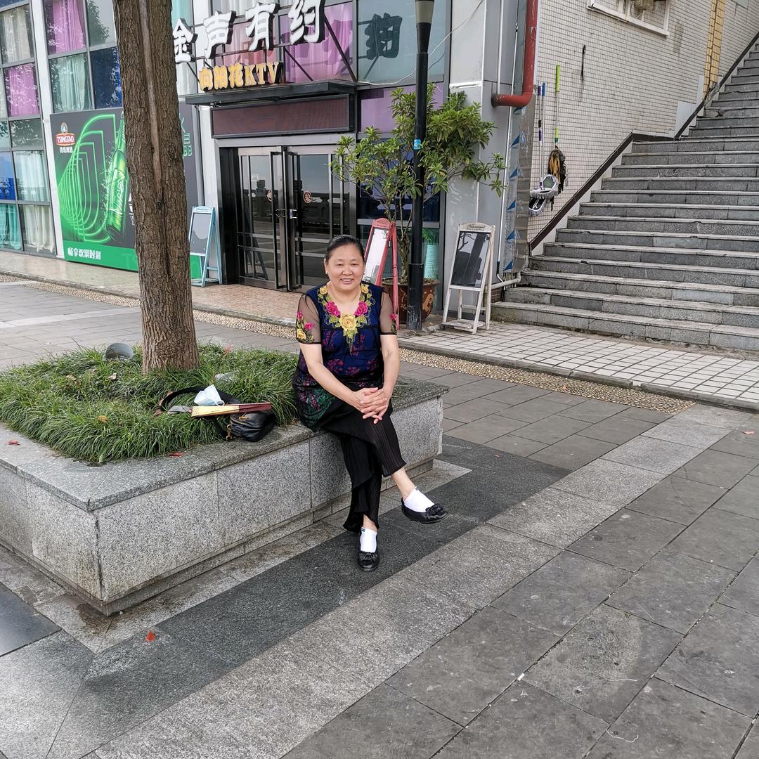 幸福快乐的李姐姐