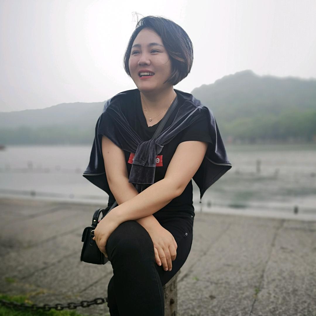 芮君( 吃饭减肥中）