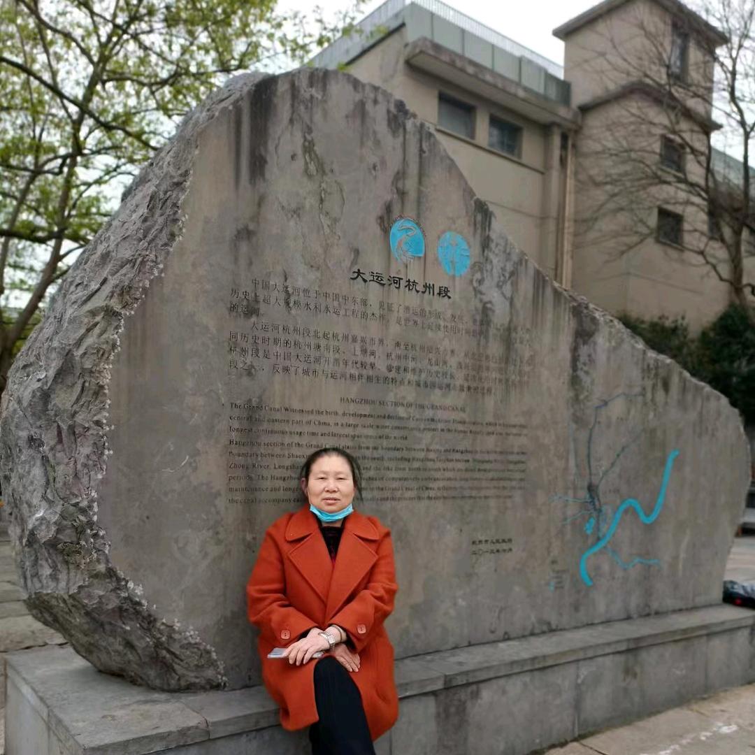 罗月红姐姐的朋友呀呀呼我是网红着了魔法棒