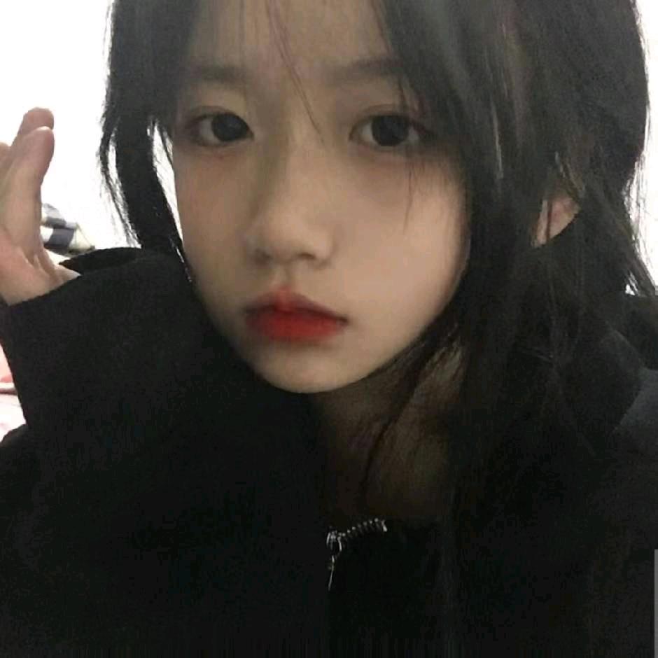 小何